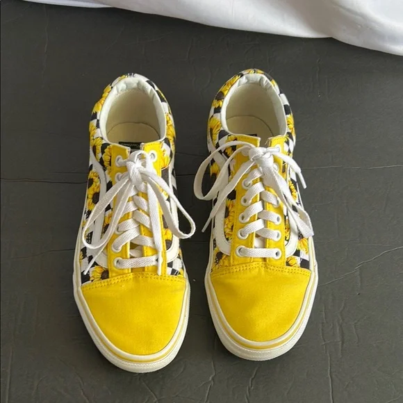 Vans Yellow and Black Sunflower Checkered Old Skool Sneakers 9.5 - Picture 2 of 10